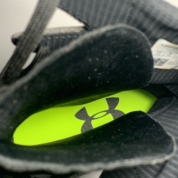 Under Armour Men's Highlight Football Cleats - Picture 6 of 6